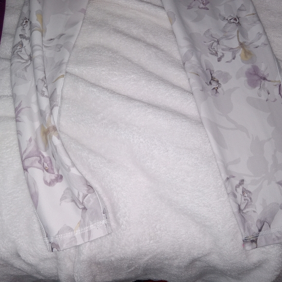 Reebok Purple and White Floral Ankle Leggings Bundle XS/S - Picture 8 of 9